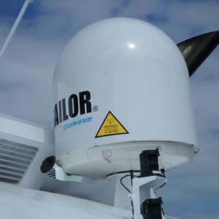Антенна морского VSAT SAILOR 900, установленная Navtelsat на морском судне